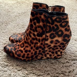 Jessica Simpson size 10 leopard booties